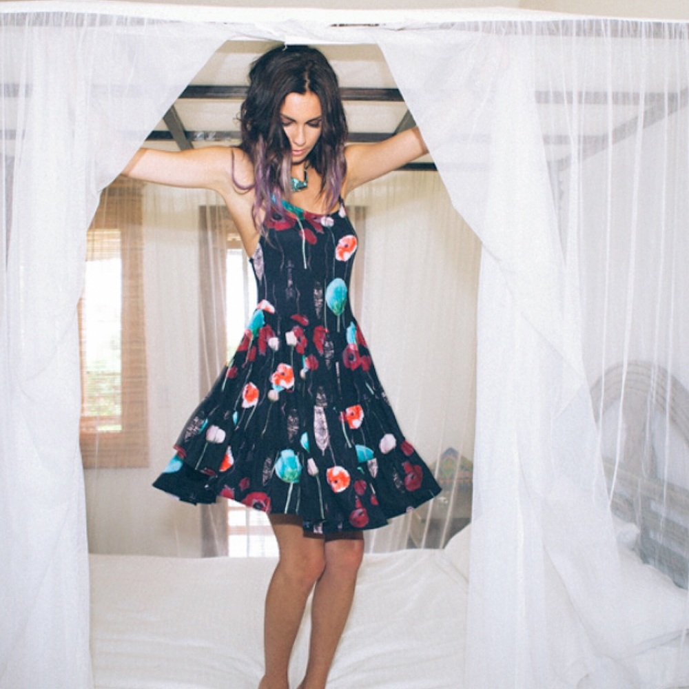 Sea Gypsies Lace-Up Open Back Flounce Sun Dress